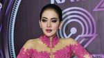 Bergaun Kebaya Pink, Syahrini Cetar Seperti Princess