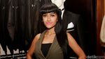 Bibir Neon Julia Perez