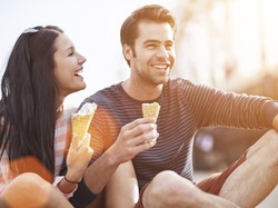 7 Cara Memuji Wanita yang Tak Berlebihan Tapi Ngena di Hati