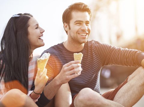 Ilustrasi sepasang kekasih. 