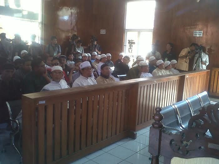 Jelang Sidang PK, Pendukung Abu Bakar Baasyir Penuhi Gedung PN Cilacap