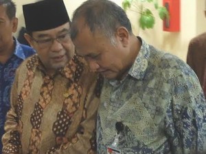 Temui BPK, Ketua KPK Berbisik-bisik dengan Harry Azhar