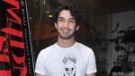 Reza Rahadian Tampil Kasual, Tetap Keren?