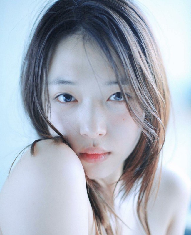 Pada awal 2014, Sulli pernah dikabarkan hamil dan membuatnya jadi perhatian publik. Bahkan ada yang mengklaim telah melihat kalau mantan personel girlband f(X) ini mendatangi klinik bersalin. Foto: Dok. Rotta