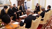 Pertemuan berlangsung selama 30 menit. Presiden Jokowi didampingi oleh Fachir dan Mensesneg Pratikno. Cahyo/Setpres.