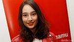 Ardina Rasti Serba Biru Keunguan, Derby Romero Gandeng Cewek Cantik