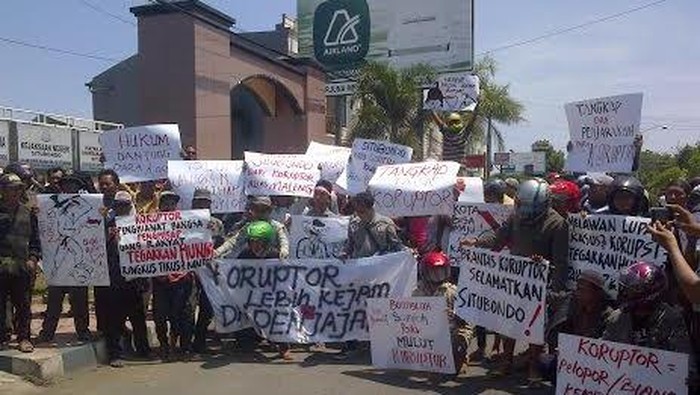 Kantor Kejari Situbondo Didemo Dituding Lamban Tangani Korupsi