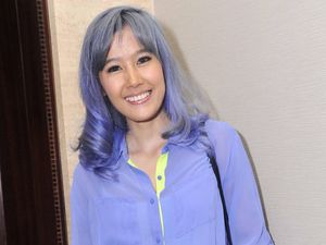 Gaya Serba Biru Keunguan Ardina Rasti ini Yay or Nay?