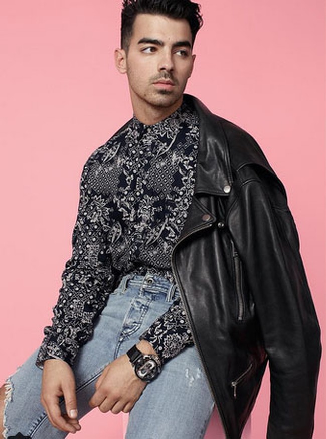 Sebelum menikah dengan Sophie Turner, Joe Jonas diketahui pernah mencari cinta di aplikasi kencan high profile Raya. Foto: dok. Diesel