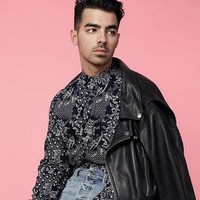 Sebelum menikah dengan Sophie Turner, Joe Jonas diketahui pernah mencari cinta di aplikasi kencan high profile Raya. Foto: dok. Diesel