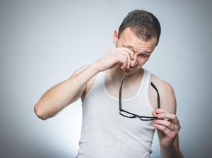 Mata Kedutan Berkali-kali Pertanda Akan Menangis? Ini Penjelasan Dokter