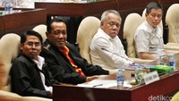 Hadir dalam rapat tersebut Menteri Perhubungan Ignasius Djonan, Menteri PU Mochamad Basuki Hadimuljono, Kepala Basarnas, Bambang Sulistyo, Kepala Korlantas Polri, Irjen Pol Condro Kirana, KNKT dan BMKG. Lamhot Aritonang/detikcom.