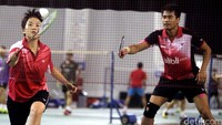 Atlit pelatnas bulutangkis ganda campuran, yakni Tontotwi Ahmad dan Liliyana Natsir, mendapatkan tes biomekanik di Pelatnas Bulutangkis Cipayung, Jakarta, Rabu (13/01/2016).