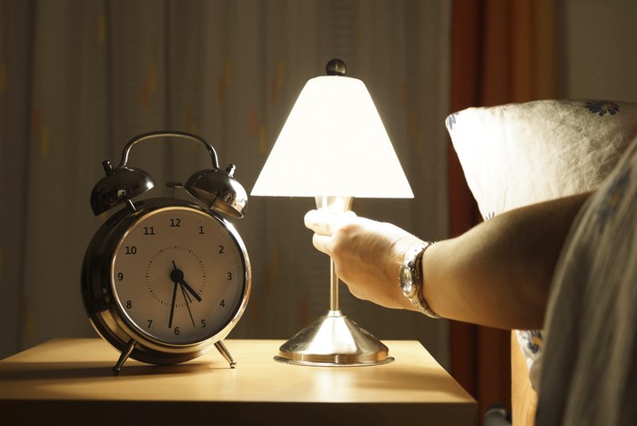 ilustrasi lampu tidur