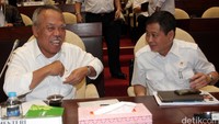 Komisi V memberikian aperiasi terhadap pemerintah dalam menangani penanganan sarana dan prasarana transportasi hari Raya Natal dan Tahun Baru 2016. Lamhot Aritonang/detikcom.