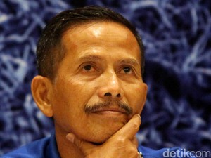 Untuk Kali Kedua, Djanur Nyatakan Mundur dari Kursi Pelatih Persib