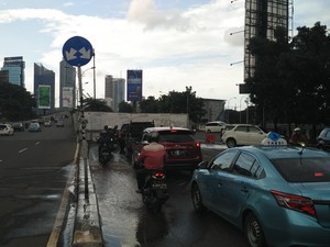 Bikin Blind Spot, Pembatas Proyek di Putaran Rasuna Said Dikeluhkan Pengendara