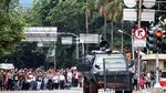 Warga Berbondong-bondong Tonton TKP Bom