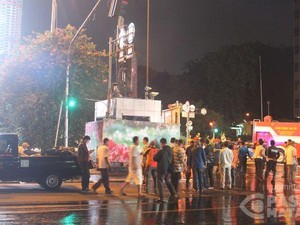 Jalanan MH Thamrin yang Jadi Lokasi Teror Dibersihkan Petugas