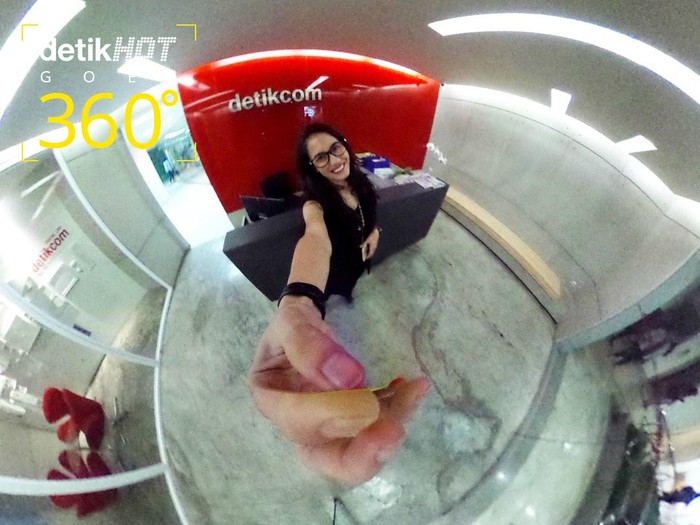 Melihat si Cantik Pevita Pearce dari Sudut 360