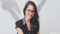 Ia beradu akting dengan Chicco Jerikho dalam film yang disutradarai Garin Nugroho itu.