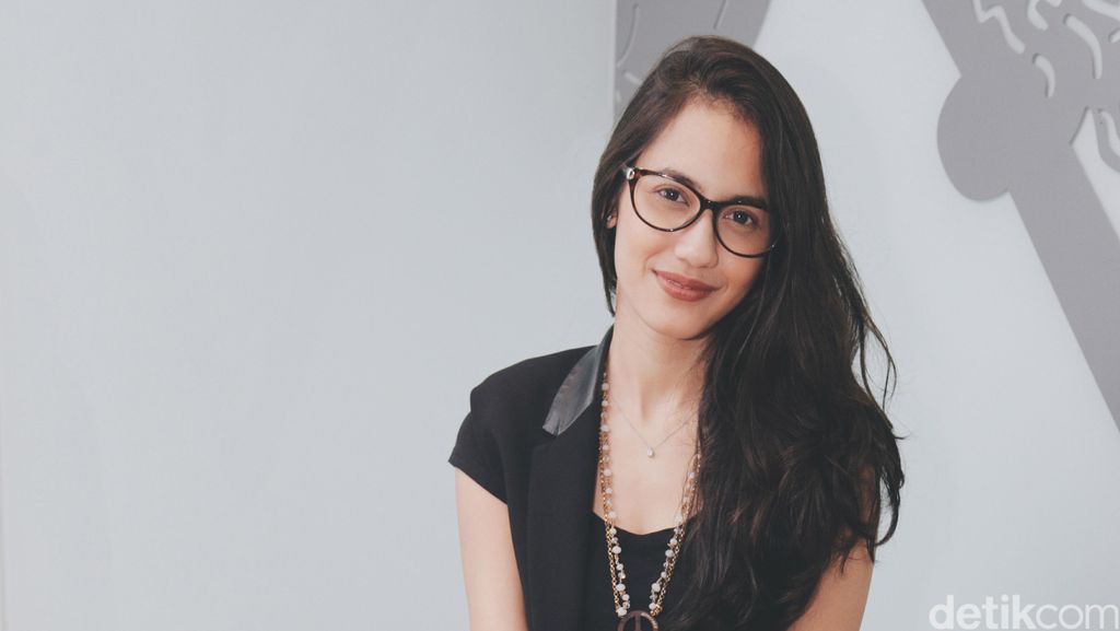 Pevita Pearce Lewati Malam Tahun Baru di Inggris