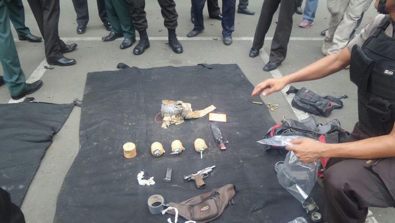 Komjen BG Sebut Penyerang Terkait ISIS, Bawa Bom Sampai Senjata FN Komjen BG Sebut Penyerang Terkait ISIS, Bawa Bom Sampai Senjata FN