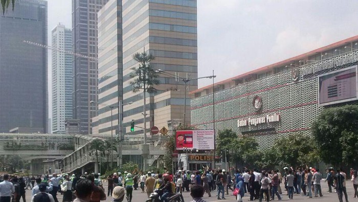 Saksi: Terdengar 6 Kali Ledakan, Sarinah Mencekam