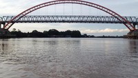 Jembatan Kahayan Penghubung Antar Kota di Kalteng Foto: (finapinpin/Instagram)