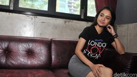 Pada kesempatan itu, Michelle bergaya dengan rok mini. Pool/Noel/detikFoto.