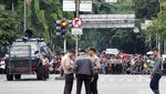 Warga Berbondong-bondong Tonton TKP Bom
