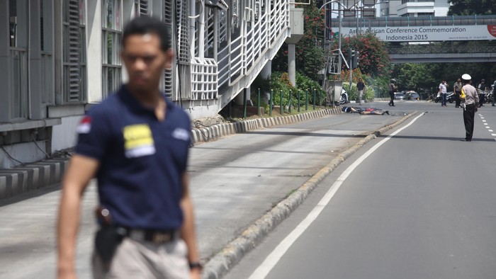 Bom Thamrin, Perkantoran Ditutup dan Penembak Masih Sembunyi di Gedung