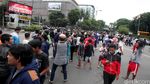 Warga Berbondong-bondong Tonton TKP Bom