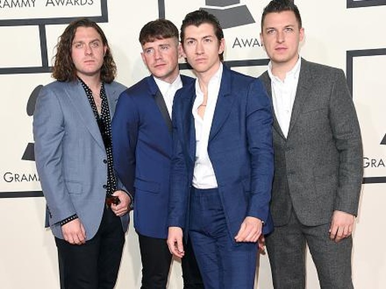 Hindari Kebuntuan, Alex Turner Ganti Gitar dengan Piano Hindari Kebuntuan, Alex Turner Ganti Gitar dengan Piano