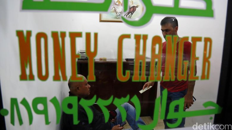 money changer Kawasan puncak menjadi tujuan favorit turis dari timur tengah terutama dari Arab Saudi.