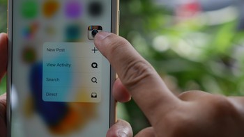 Phone 6S punya layar 4,7 inch dengan resolusi 1.334 x 750 pixel. Sementara iPhone 6S Plus lebih lapang, ukuran layarnya 5,5 inch dengan resolusi 1920 x 1080 pixel. Foto: Anggoro Suryo Jati/detikINET