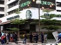 Manajemen Starbucks Tawarkan Kenaikan Upah 2%, Serikat Pekerja Menolak