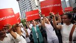 Aksi Simpati Warga di Depan Starbucks Thamrin
