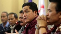 Ketua Umum KOI, Erick Thohir, saat memberikan keterangan terkait pengamanan penyelenggaraan Asian Games 2018, di Kantor KOI, Jakarta, Jumat (15/01/2016).