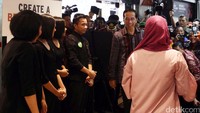 Ia pun sempat menyambangi pusat perbelanjaan BUMN, Sarinah dan meninjau lokasi yang sempat hampir diserang teroris ISIS.