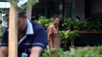 Belum diketahui apa alasan pembongkaran tersebut.