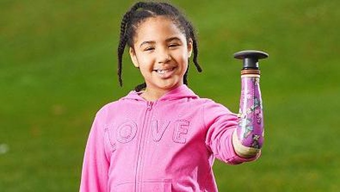 Kisah Taliya, Bocah yang Terlahir Tanpa Tangan Namun Kini Bisa Handstand