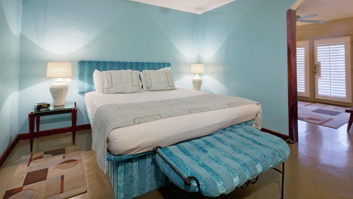 Jarang membersihkan kamar tidur bisa membuat benda-benda ini jadi sarang kuman lho! Mulai dari bantal hingga karpet kamar. Foto: thinkstock Jarang membersihkan kamar tidur bisa membuat benda-benda ini jadi sarang kuman lho! Mulai dari bantal hingga karpet kamar. Foto: thinkstock