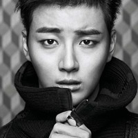 2. Yoon Shi Yoon Tak heran tentu jika penggemar menganggapnya sebagai salah satu aktor tertampan. Yoon Shi Yoon yang juga dikenal sebagai member acara 2 Days & 1 Night ini telah tampil dalam banyak drama dengan berbagai macam peran. Pria yang debut dalam sitkom High Kick Through the Roof terakhir bermain dalam drama action-romance berjudul Train. Foto: Yoon Shi Yoon.