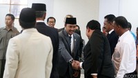 Usai melantik para pebajat, Menpora bersama jajarannya langsung memberikan ucapan selamat.