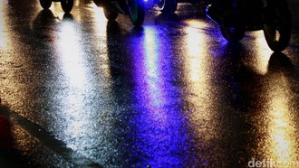 Komunitas Motor Parkir Tutup Jalan di Thamrin, Langsung Dibubarkan Polisi