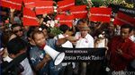 Aksi Simpati Warga di Depan Starbucks Thamrin
