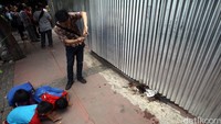 Lokasi ledkan sendiri telah ditutup seng.