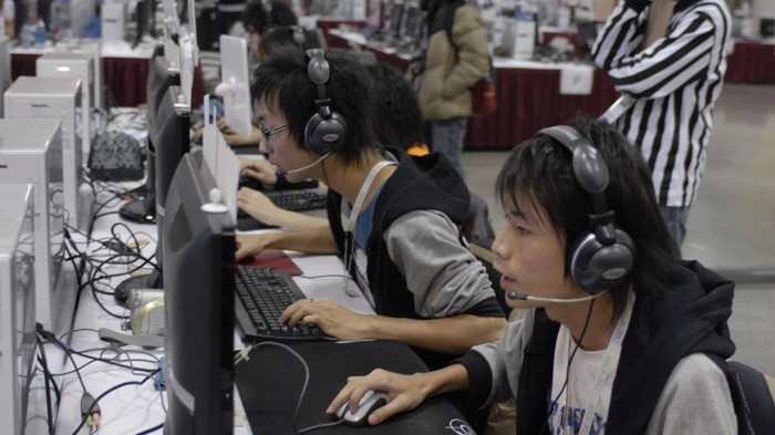 SEATTLE - OCTOBER 4:  Chang-Wang (L) and Chen Tsung-Kai, members of the Taiwanese video game team, play 
