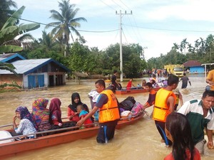 Lebih 70 Ribu KK di Kampar Jadi Korban Banjir, Bantuan Mengalir